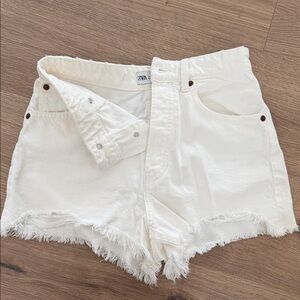 Zara White Frayed High-Rise Denim Shorts